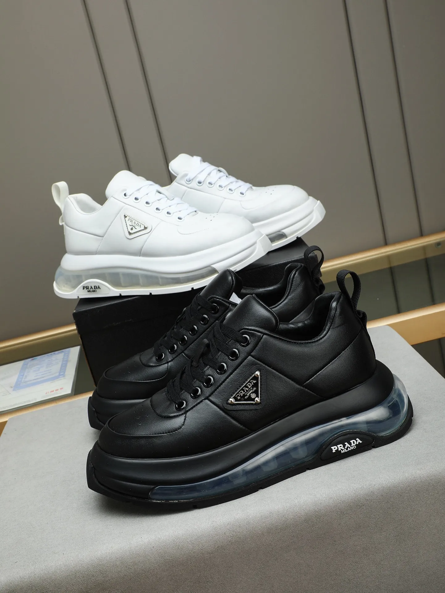 Men's shoes 💰640 Prada/Prada Men's casual shipping, imported cowhide upper, prada triangle logo, lambskin lining, original air cushion sole, rubber sewing process, rubber bottom layer, excellent shock absorption effect, comfortable on the feet! Size: 39-44 (38 45 customized)